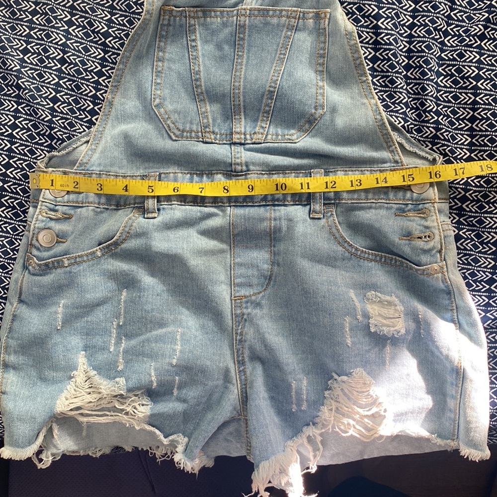 Distressed short overalls - Picture 9 of 11